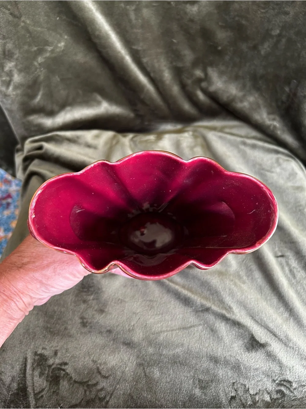 Nor-So 22 Karat rimmed Ceramic Fan‑Style Vase in Deep cranberry